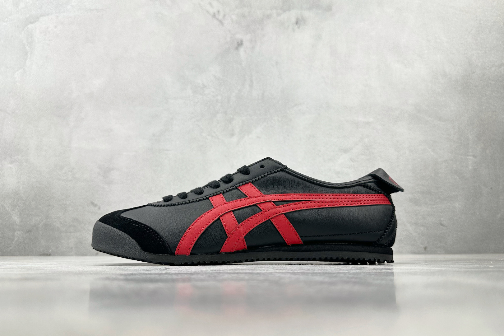 OT 头层 本地
Onitsuka Tiger鬼塚虎 MEXICO 66 黑红色

货号：1183C10