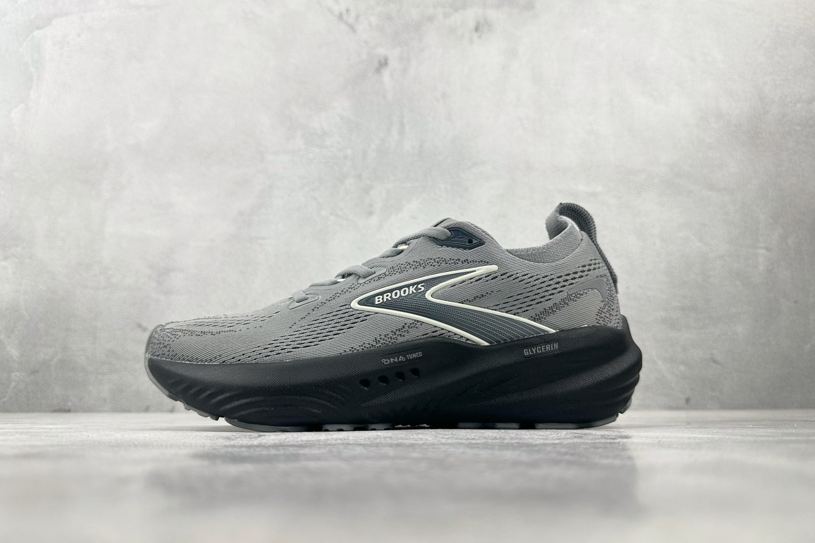 Brooks布鲁克斯 Glycerin 22 灰色 110446-2E-078
