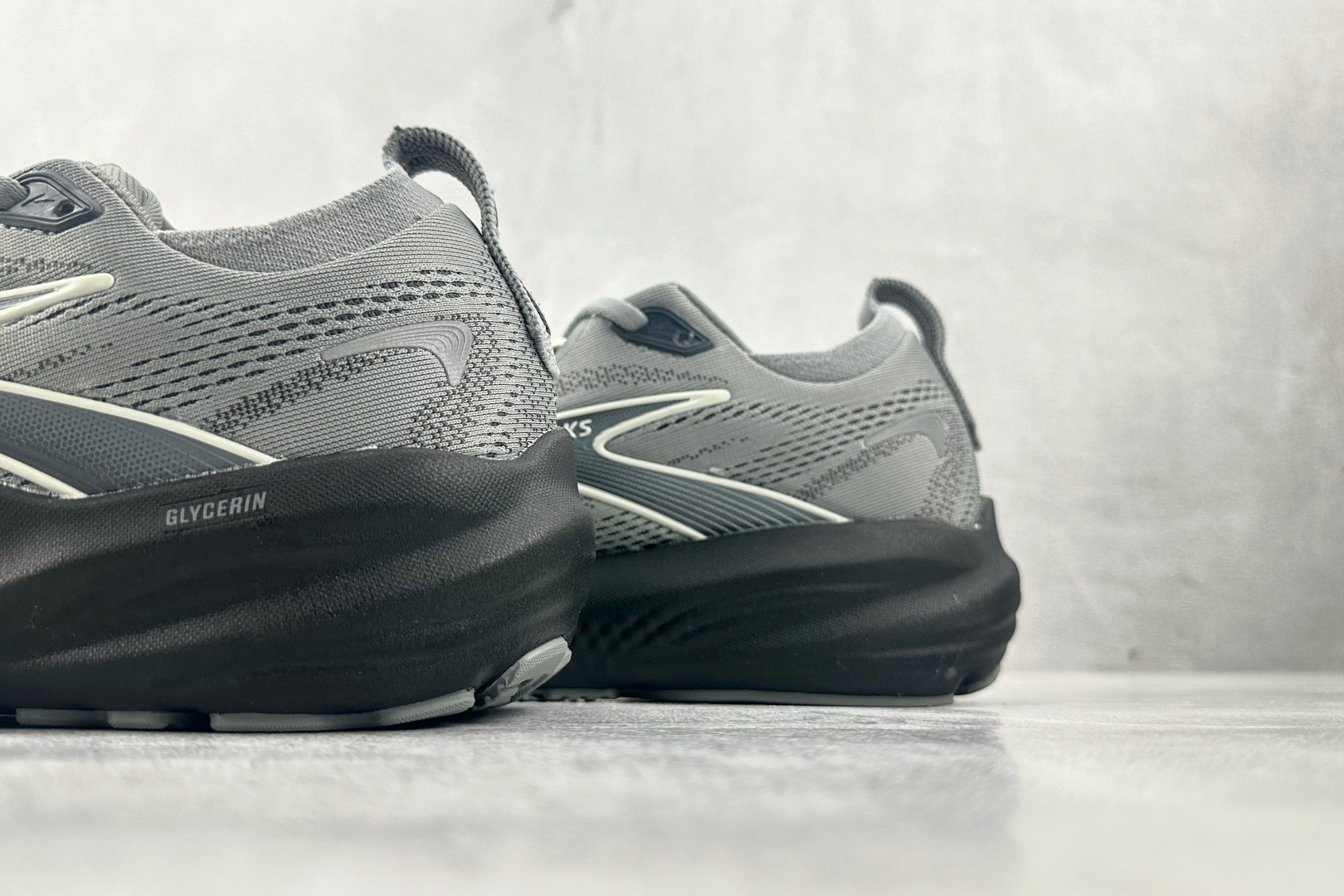 Brooks布鲁克斯 Glycerin 22 灰色 110446-2E-078
