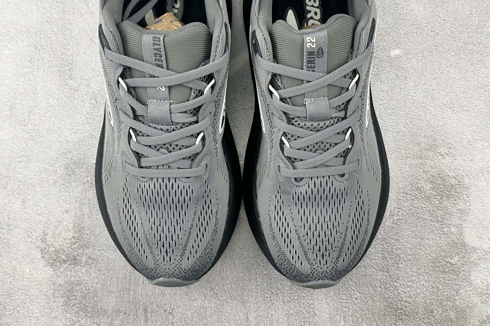 Brooks布鲁克斯 Glycerin 22 灰色 110446-2E-078
