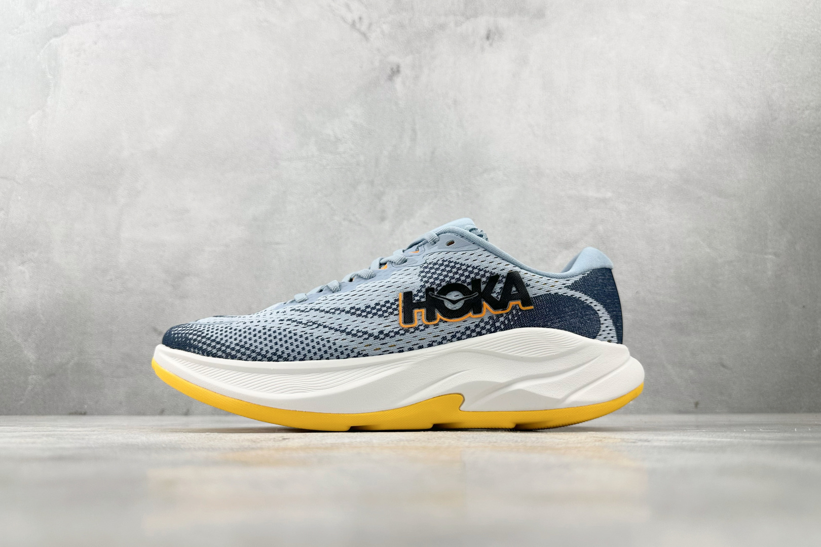 H 版 本地💰210
HOKA ONE ONE RINCON 4 蓝色

货号：1155132-DLN
尺码：36 36.5 37 38.5 39 40 40.5 41 42 42.5 43 44 44.5 45
编码：31