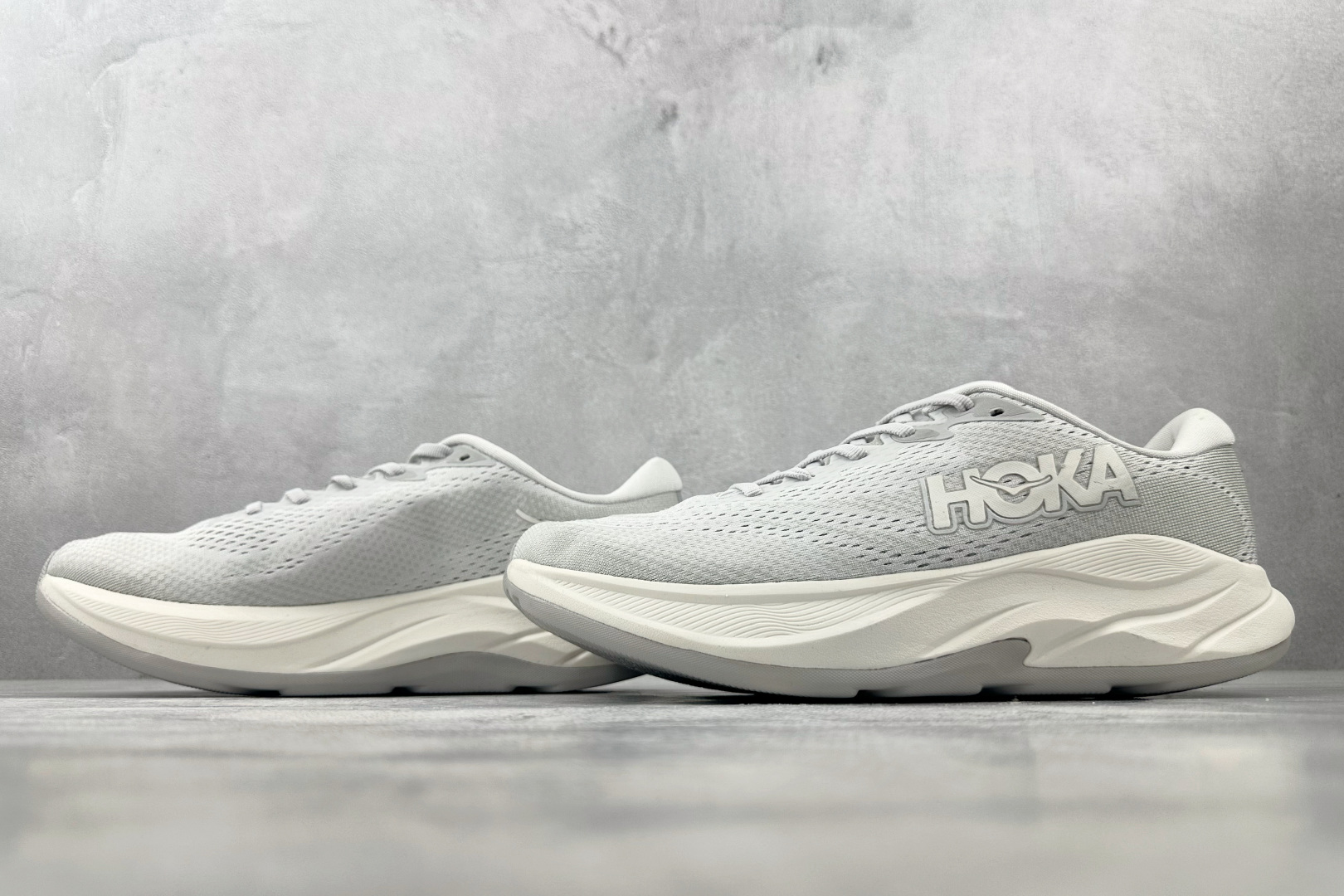 HOKA ONE ONE RINC4 灰色 1155131-SSTC