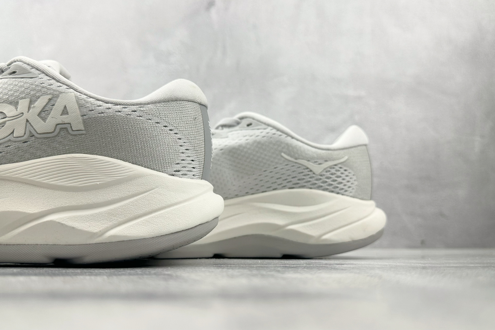 HOKA ONE ONE RINC4 灰色 1155131-SSTC