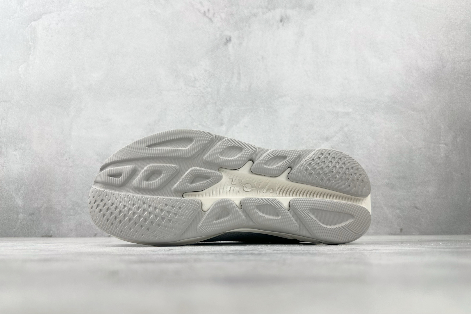 HOKA ONE ONE RINC4 灰色 1155131-SSTC