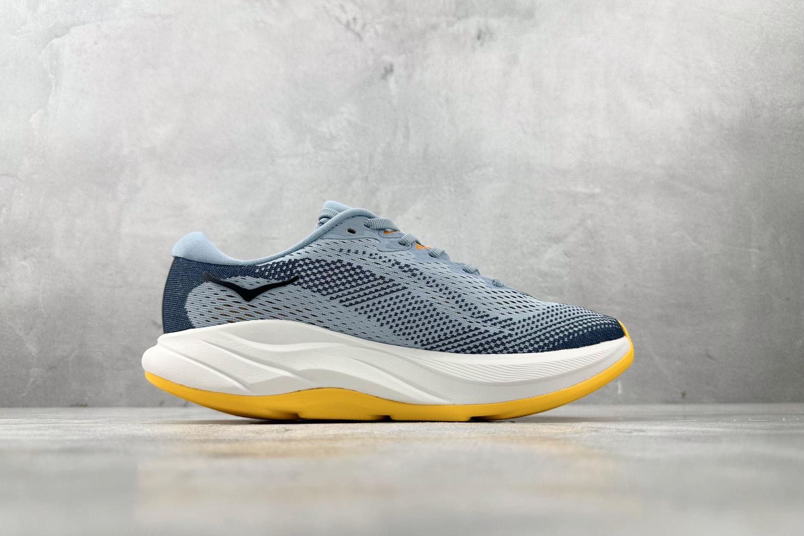 H 版 本地💰210
HOKA ONE ONE RINCON 4 蓝色

货号：1155132-DLN
尺码：36 36.5 37 38.5 39 40 40.5 41 42 42.5 43 44 44.5 45
编码：31