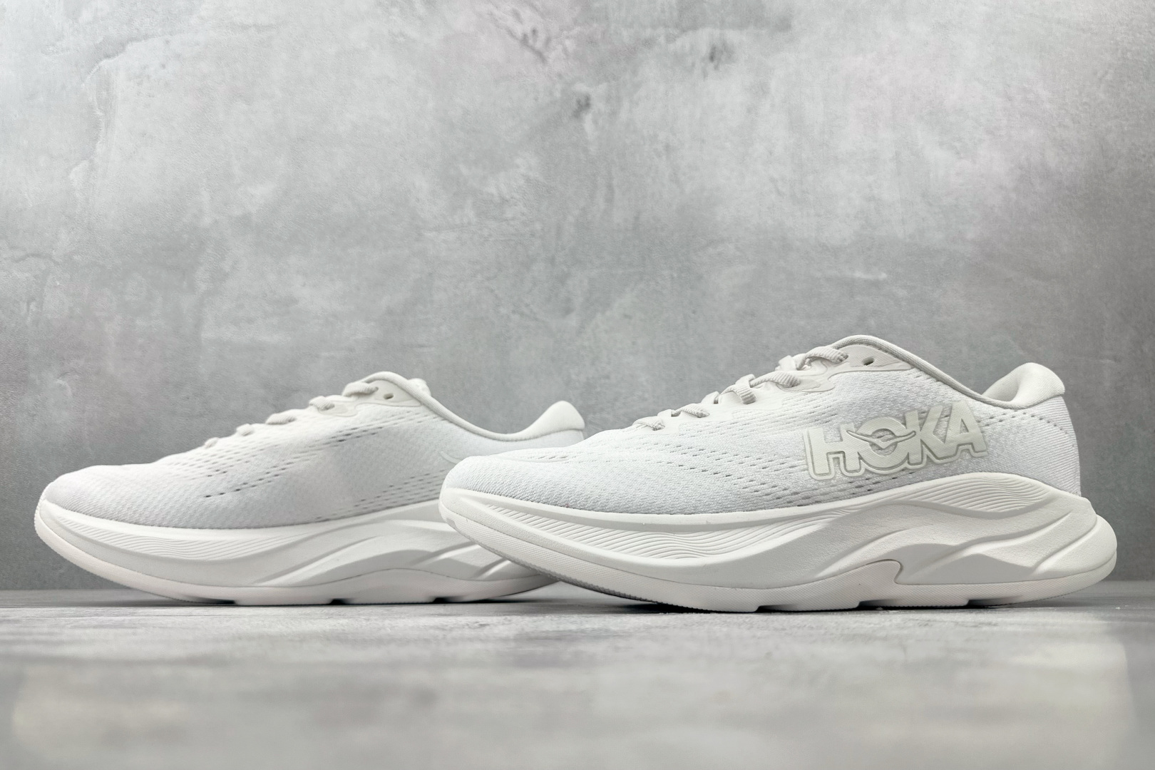 HOKA ONE ONE RINC4 白色 1155130-WWH