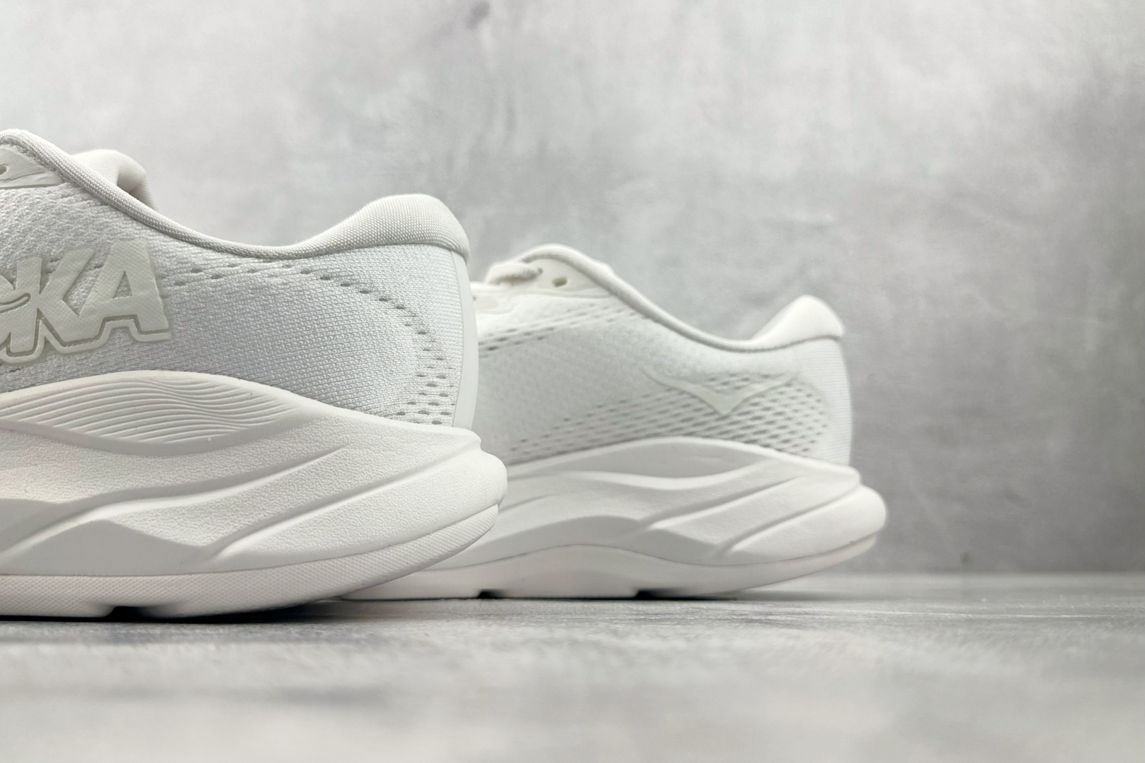 HOKA ONE ONE RINC4 白色 1155130-WWH
