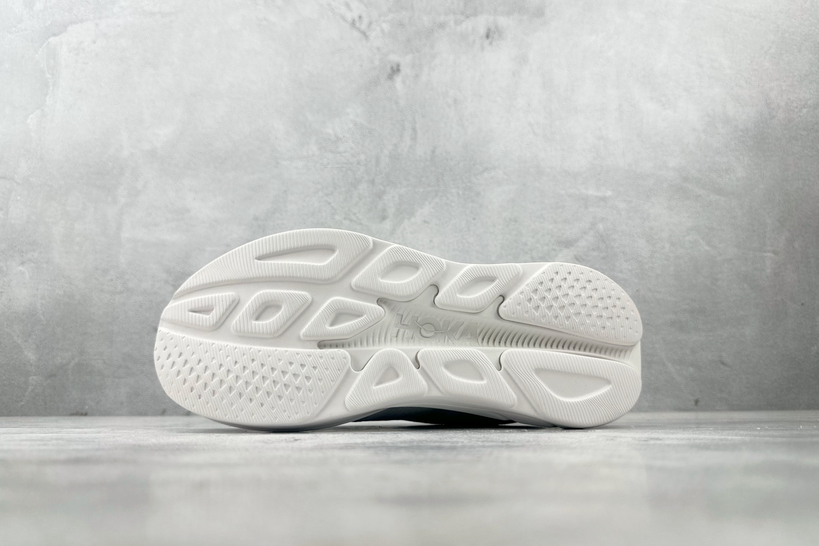 HOKA ONE ONE RINC4 白色 1155130-WWH