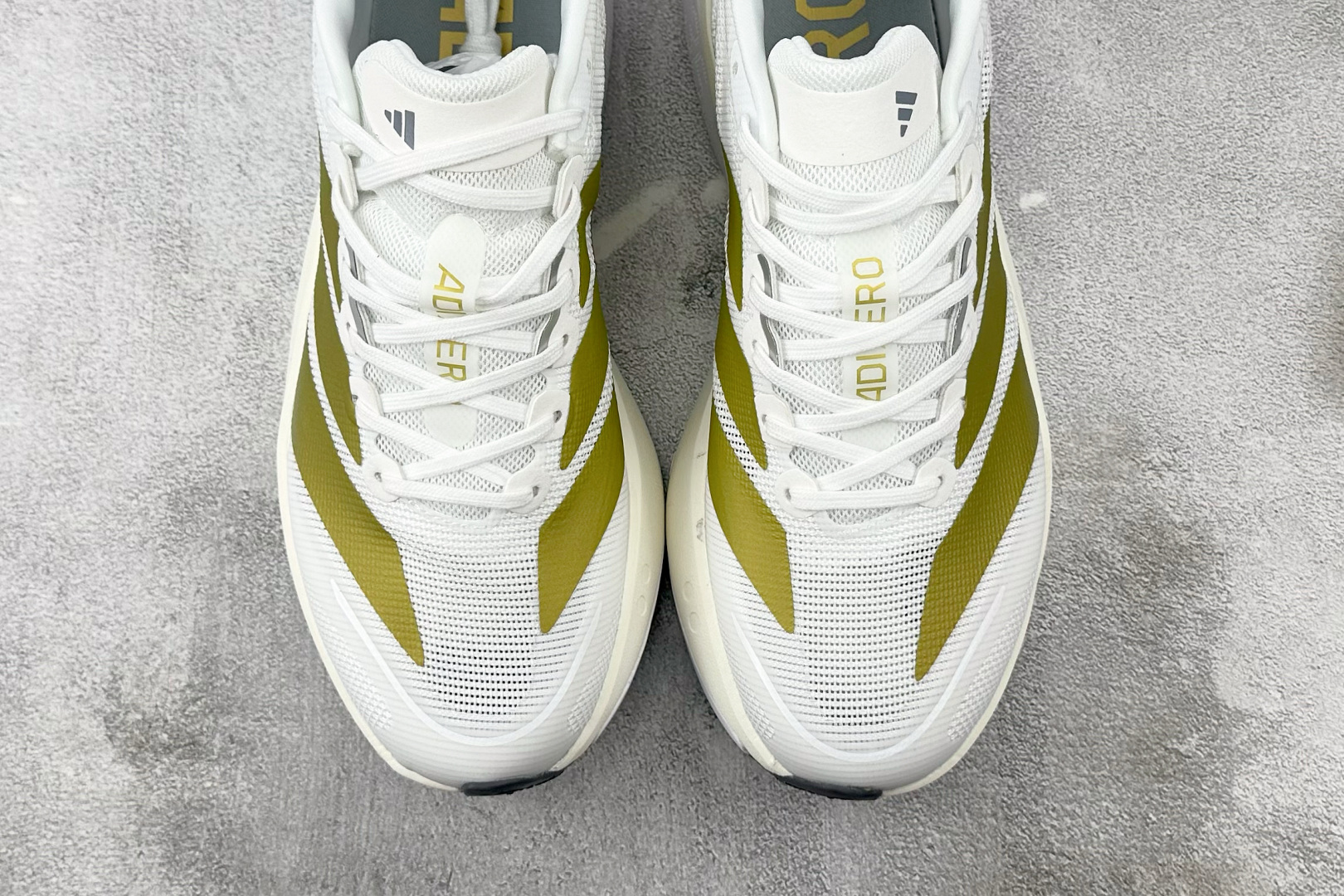 平台订单 adidAdizero Bost13 白金色 JS4947