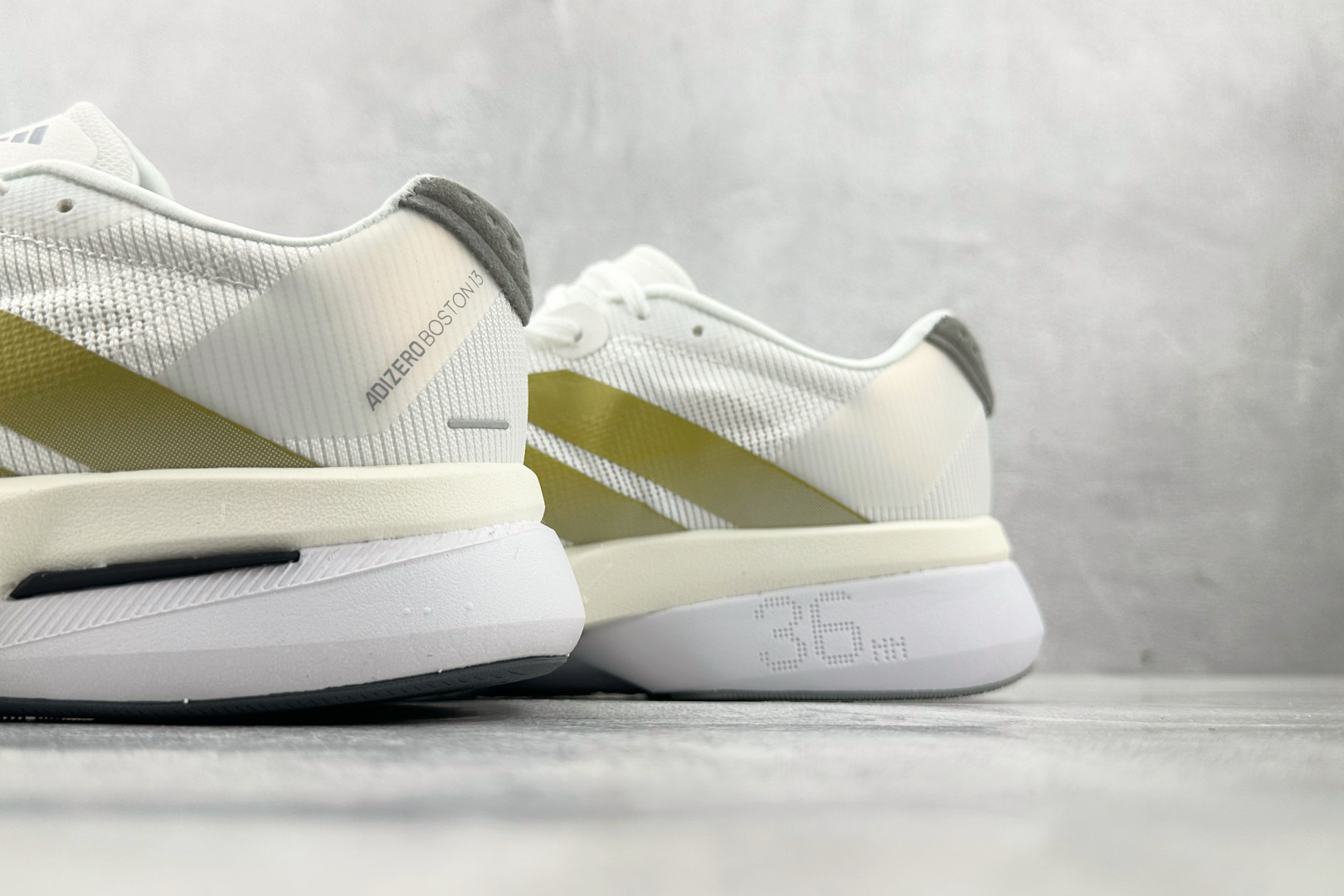 平台订单 adidAdizero Bost13 白金色 JS4947