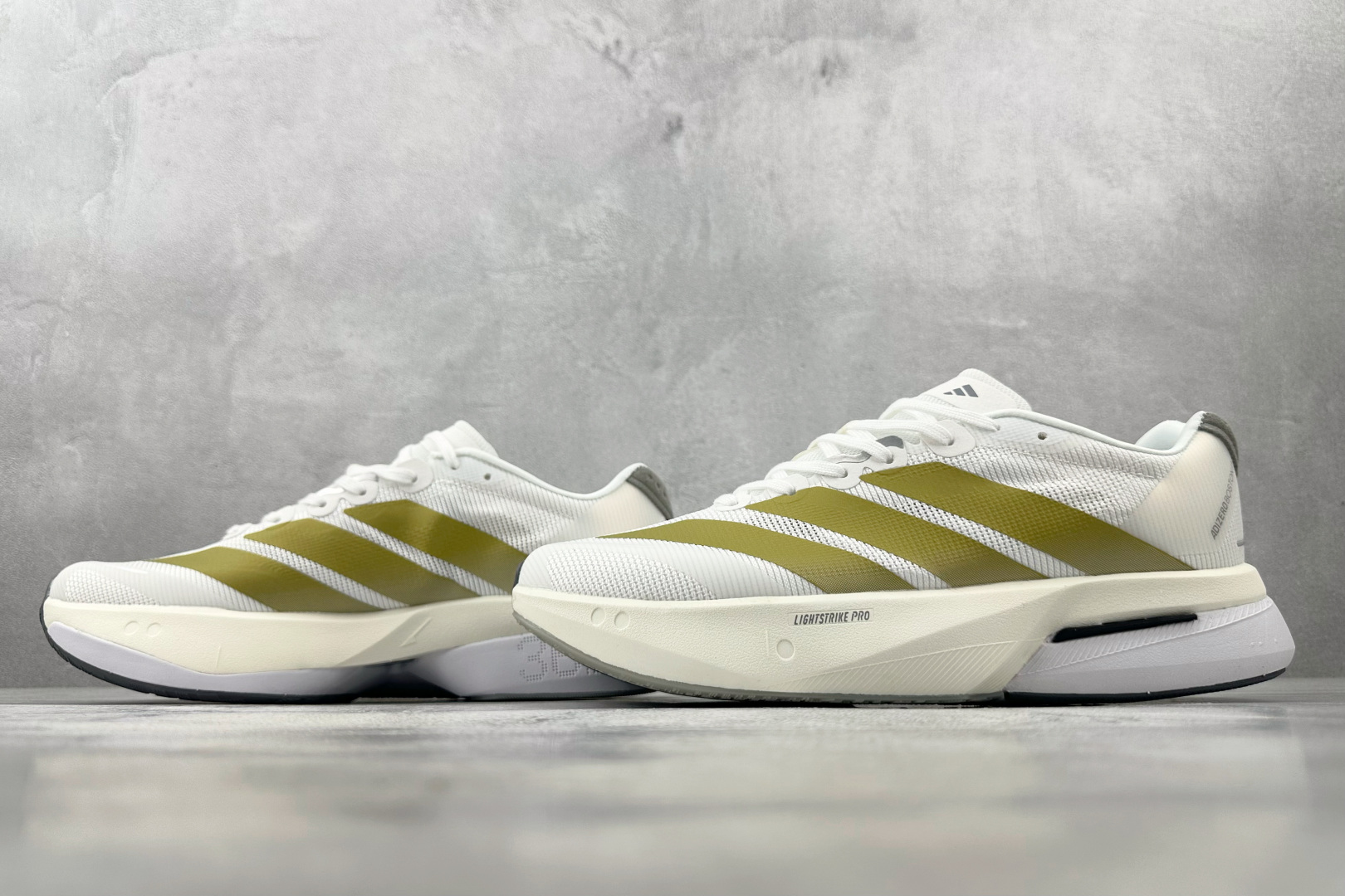 平台订单 adidAdizero Bost13 白金色 JS4947