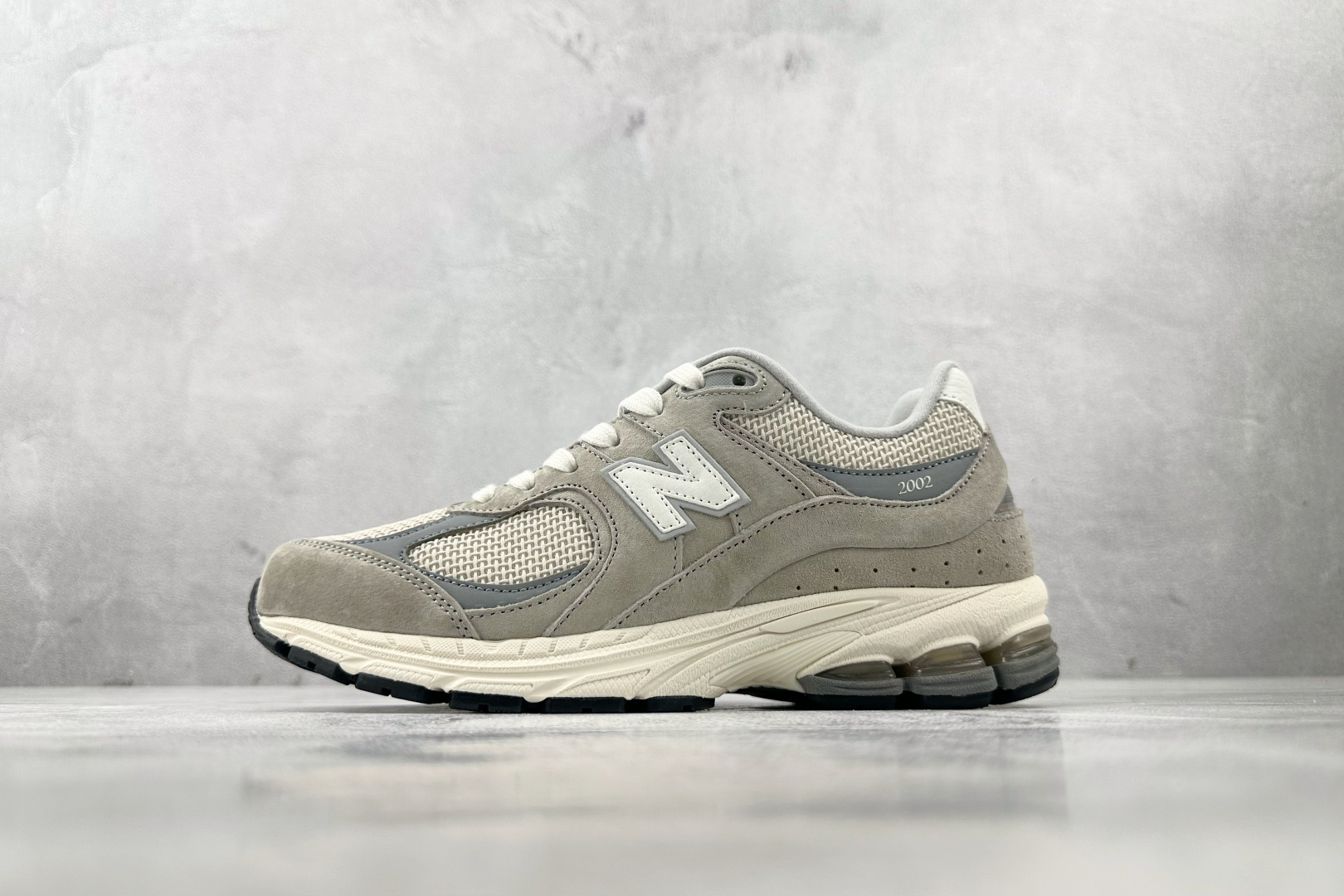 大厂出品 New Balance NB 2002R 褐色 U2002RRD