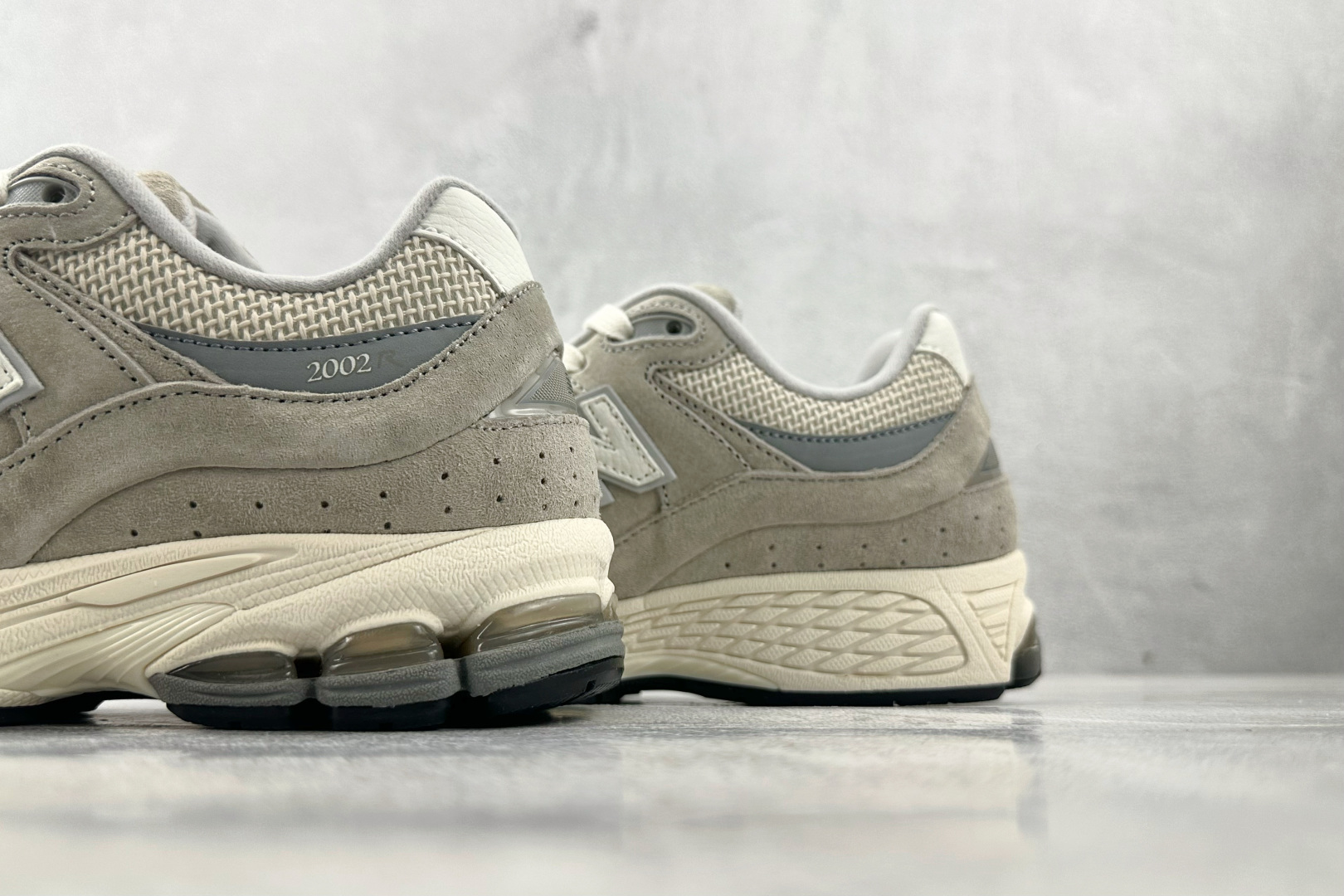 大厂出品 New Balance NB 2002R 褐色 U2002RRD