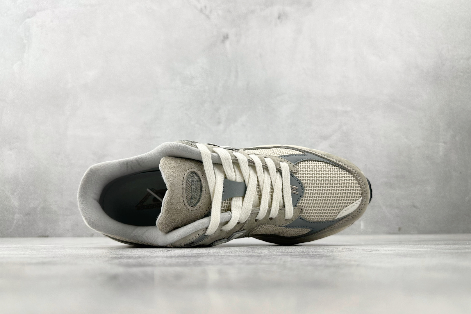 大厂出品 New Balance NB 2002R 褐色 U2002RRD