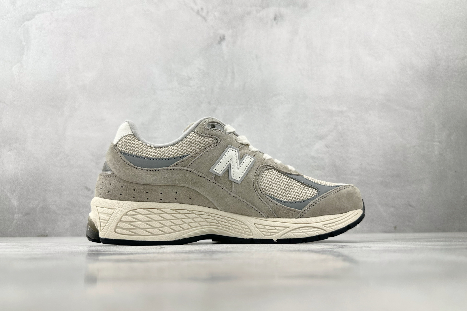 大厂出品 New Balance NB 2002R 褐色 U2002RRD