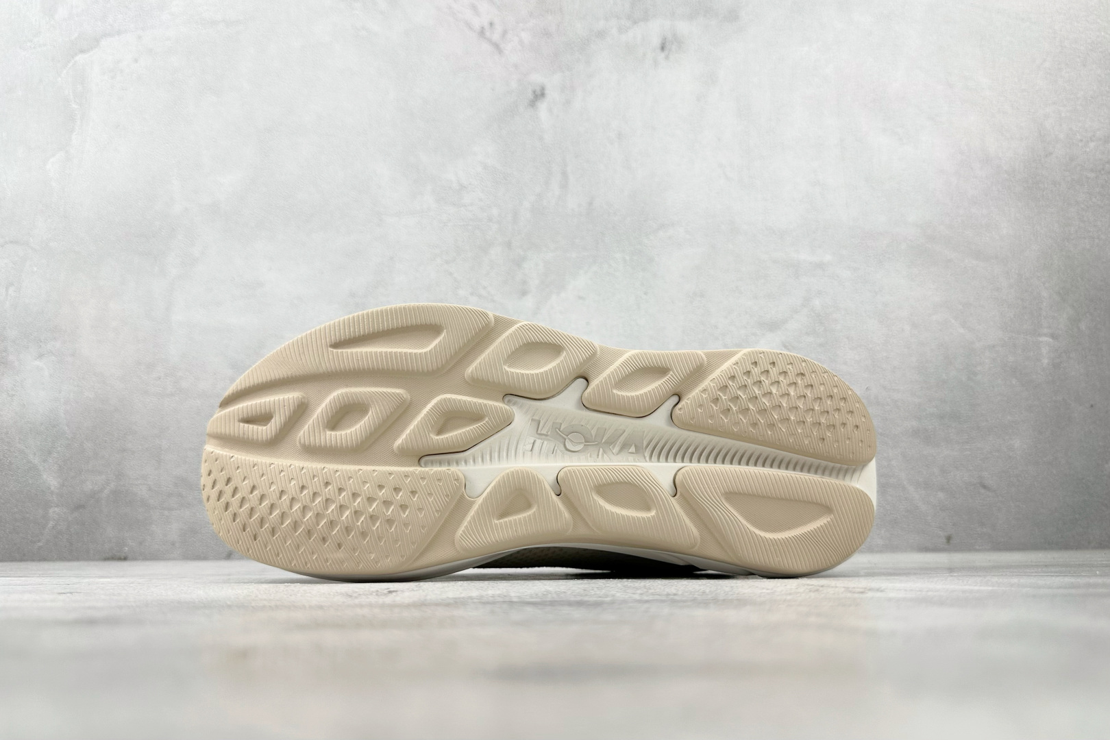 HOKA ONE ONE RINC4 卡其色 1155130-ARK