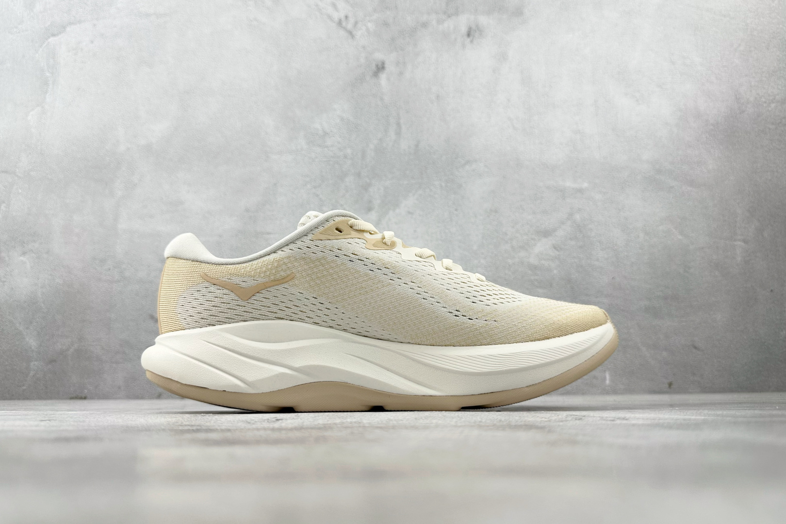 HOKA ONE ONE RINC4 卡其色 1155130-ARK