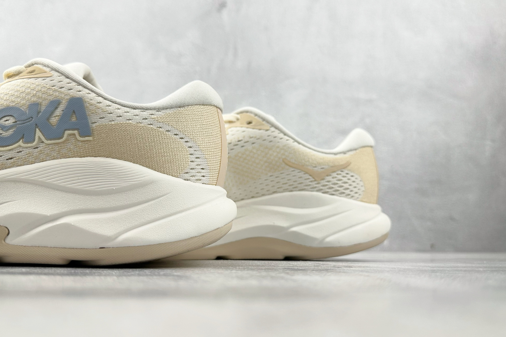 HOKA ONE ONE RINC4 卡其色 1155130-ARK