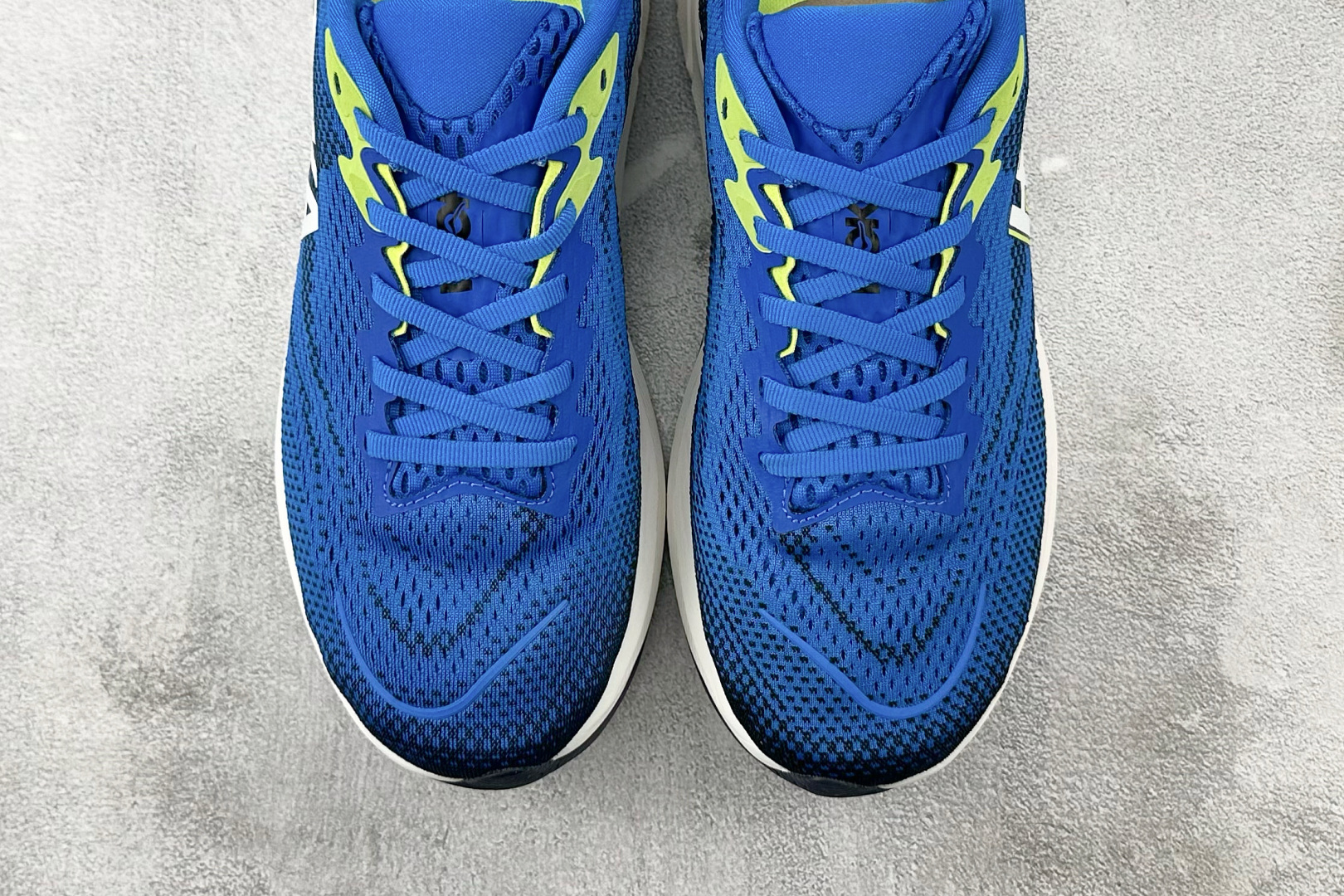 H 版 
HOKA ONE ONE RINCON 4 蓝白

货号：-ecc
尺码：36 36.5 37