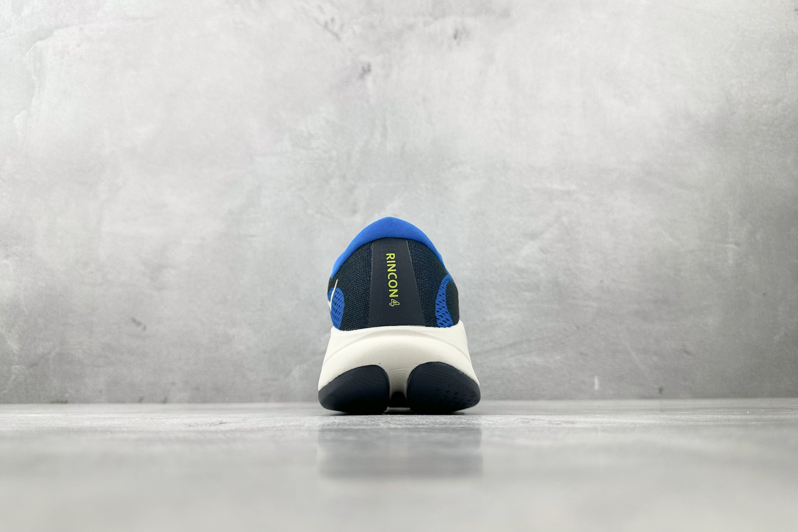 H 版 
HOKA ONE ONE RINCON 4 蓝白

货号：-ecc
尺码：36 36.5 37