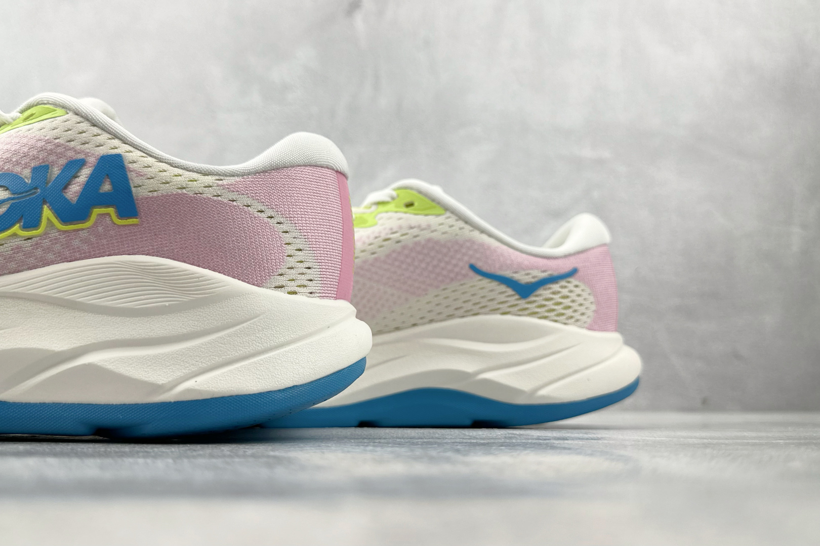 HOKA ONE ONE RINC4 白粉 1155133-fnk