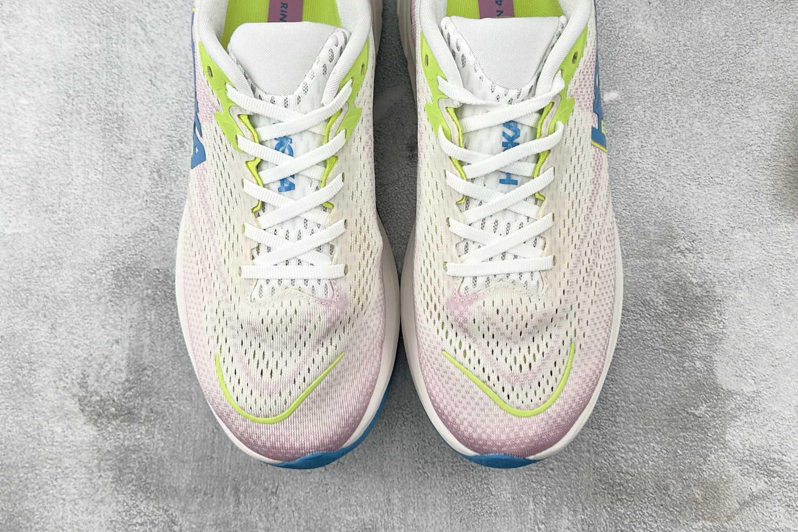 HOKA ONE ONE RINC4 白粉 1155133-fnk