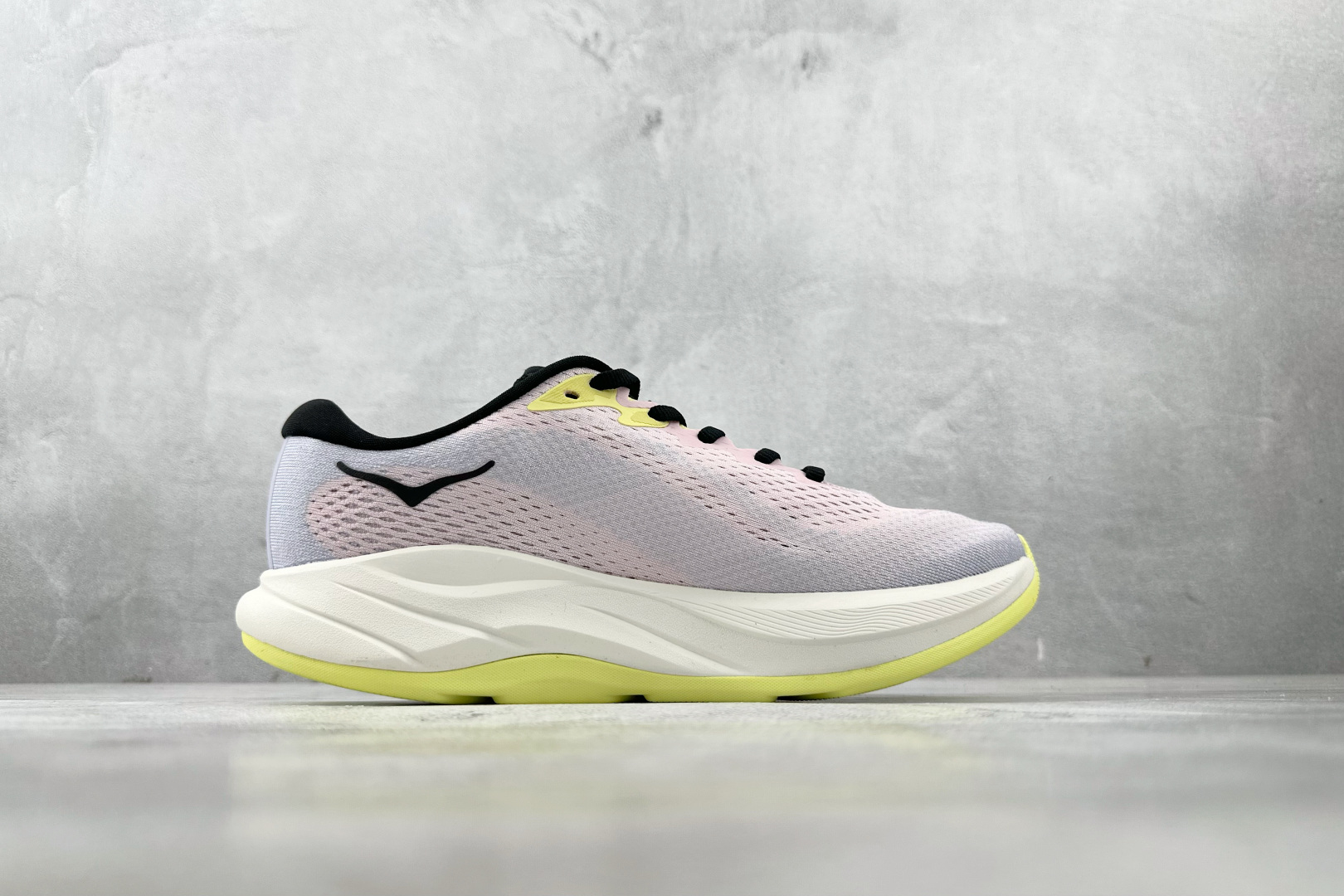 H 版 
HOKA ONE ONE RINCON 4 粉黄

货号：-CTNS
尺码：36 36.5 3