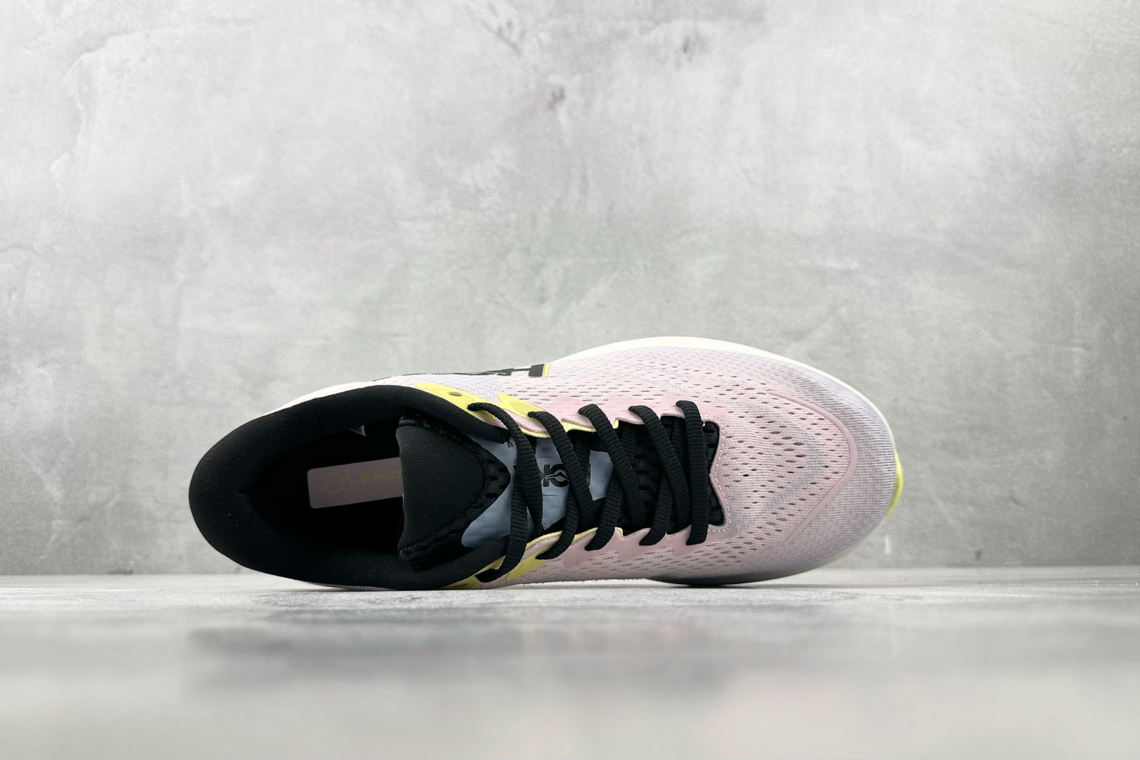 H 版 
HOKA ONE ONE RINCON 4 粉黄

货号：-CTNS
尺码：36 36.5 3