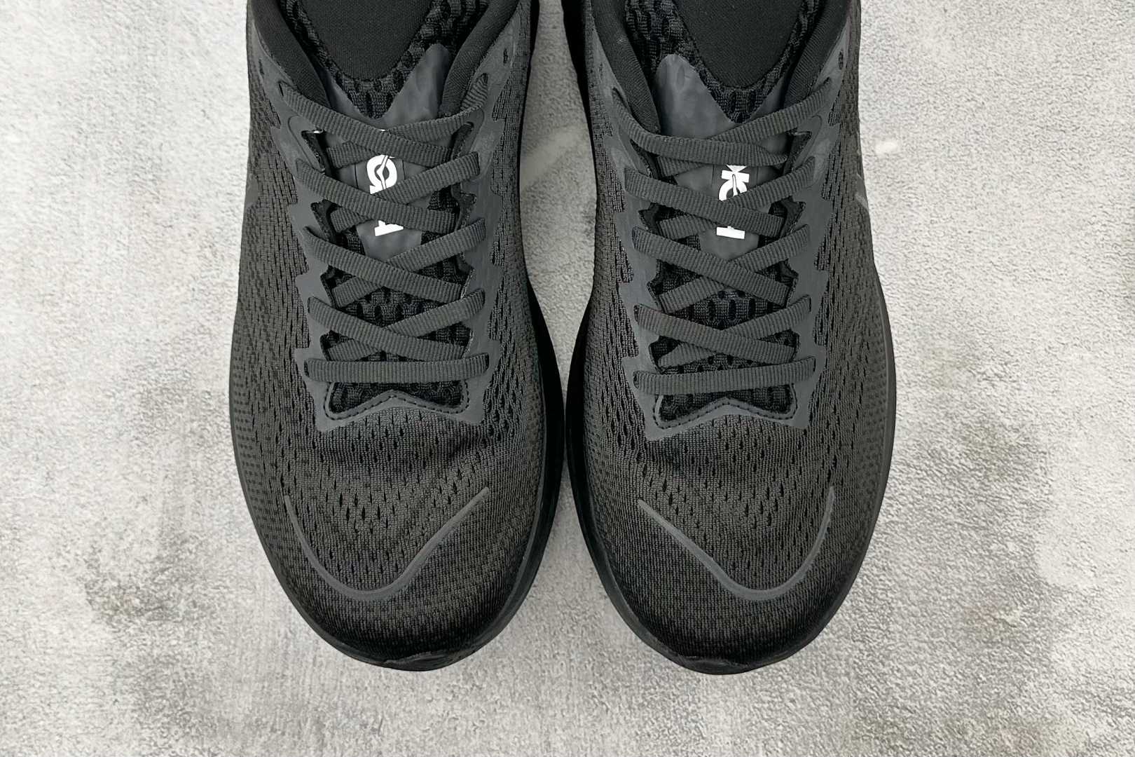 H 版 
HOKA ONE ONE RINCON 4 黑色

货号：-BBLC
尺码：36 36.5 3