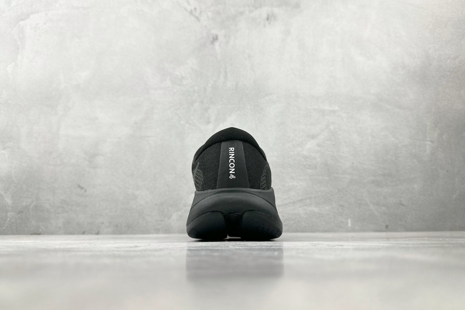 H 版 
HOKA ONE ONE RINCON 4 黑色

货号：-BBLC
尺码：36 36.5 3