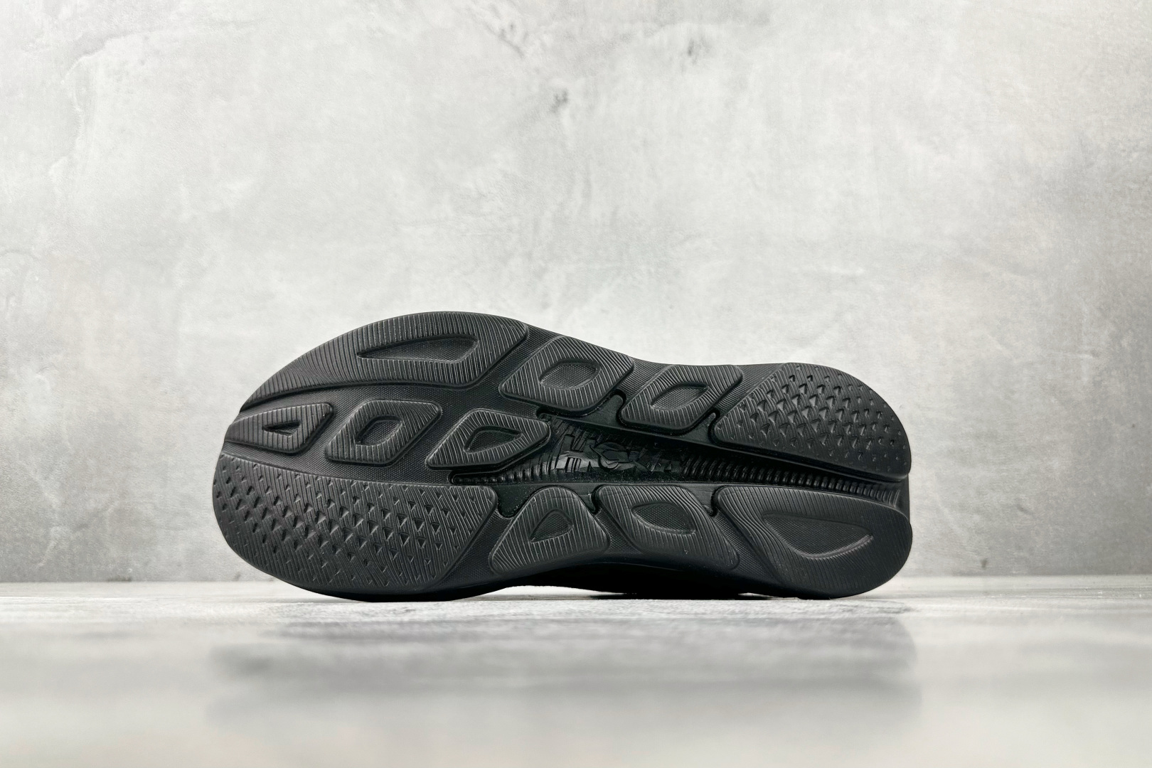 H 版 
HOKA ONE ONE RINCON 4 黑色

货号：-BBLC
尺码：36 36.5 3