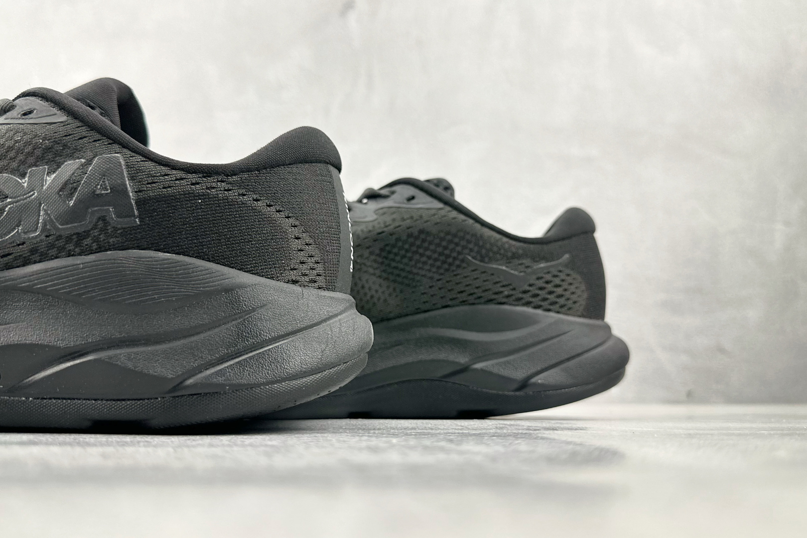 H 版 
HOKA ONE ONE RINCON 4 黑色

货号：-BBLC
尺码：36 36.5 3