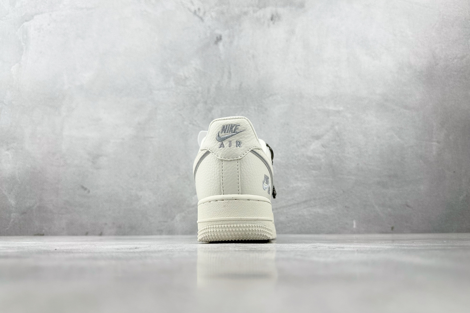 Nike Air Force 1'07 NIKE 联名 米白灰 CS5288-033