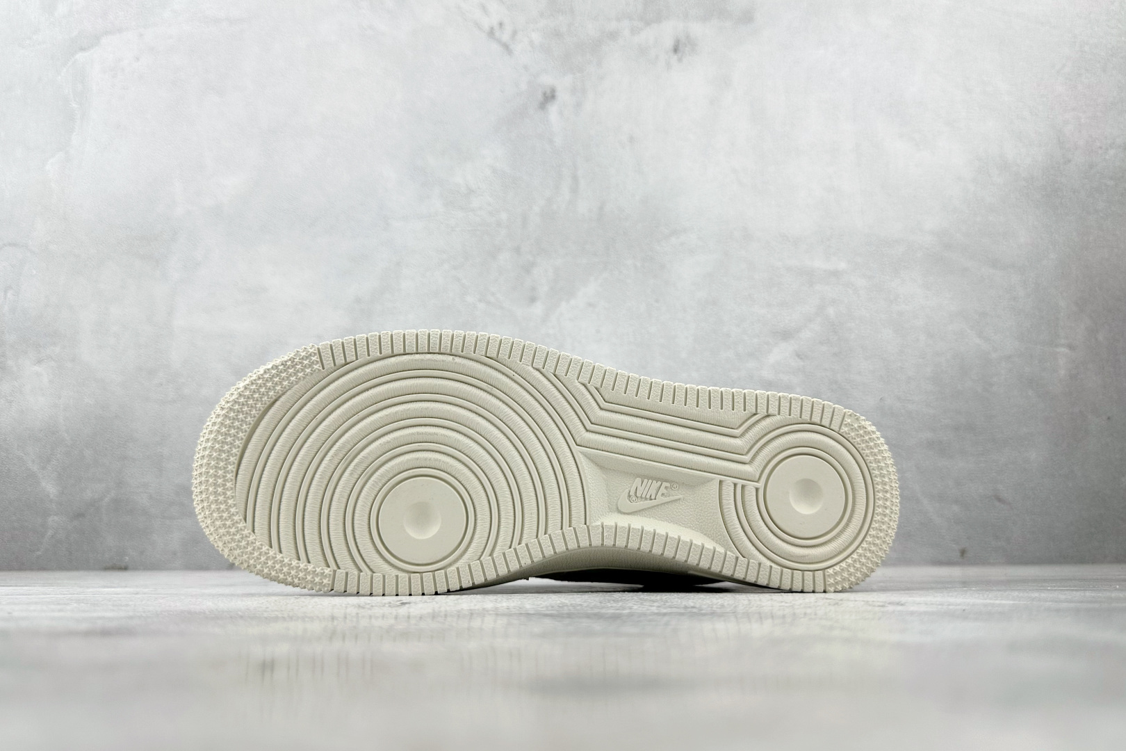 Nike Air Force 1'07 NIKE 联名 米白灰 CS5288-033