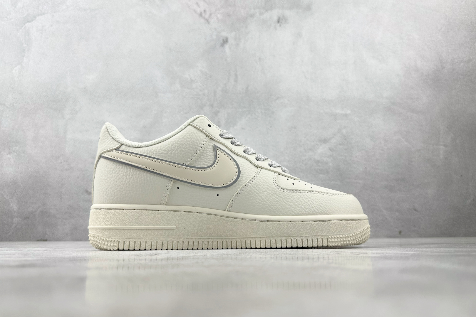 Nike Air Force 1'07 NIKE 联名 米白灰 CS5288-033