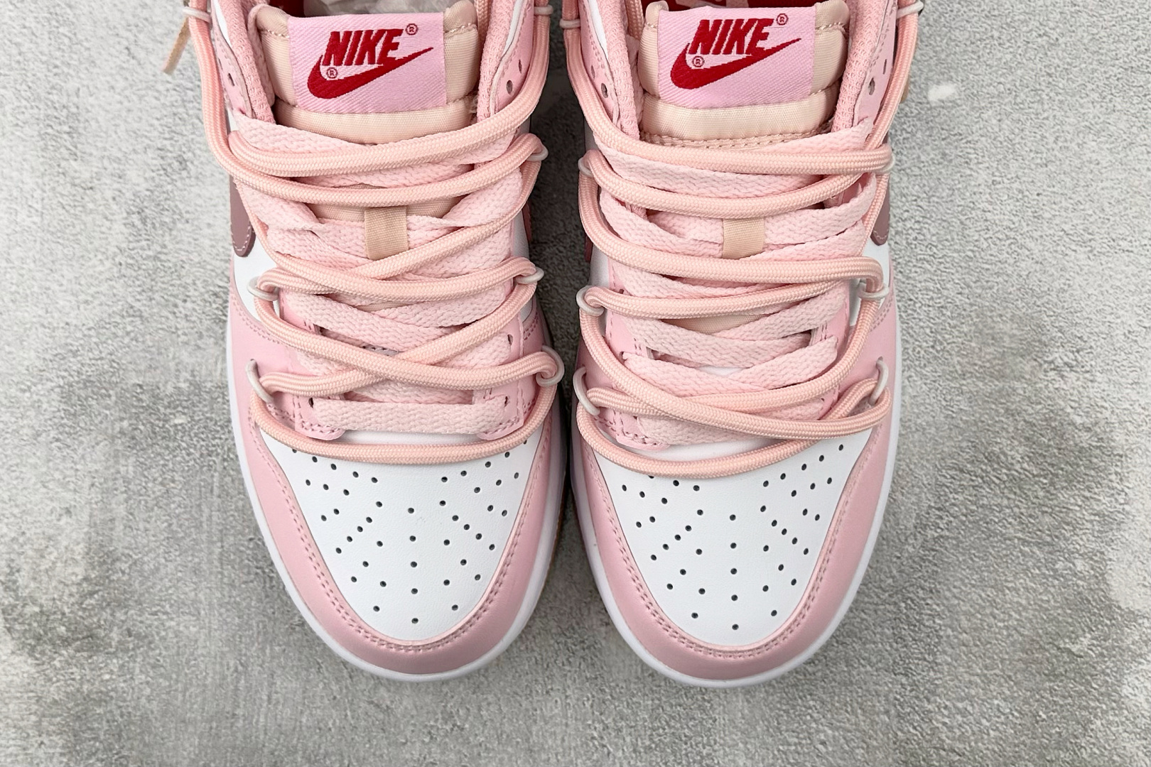 K13 
【定制球鞋】Nike Dunk 樱花粉

货号：DO6485-600（Team239-情人限定