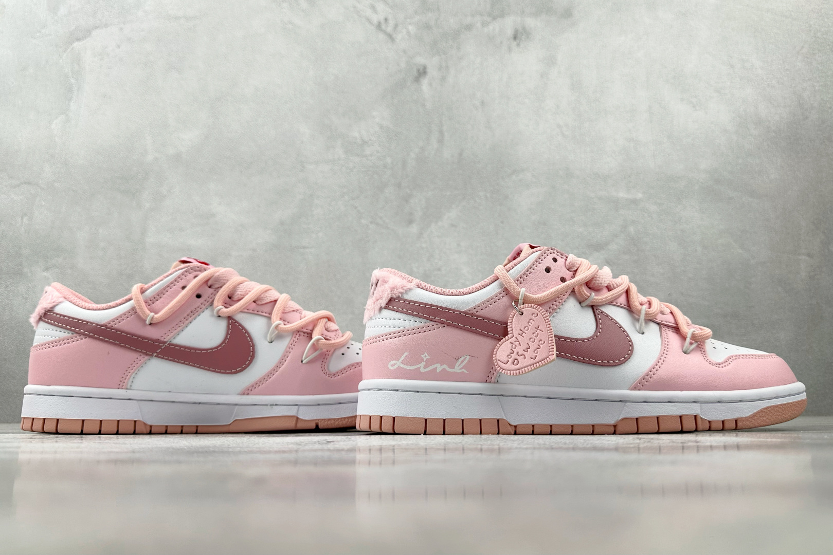 K13 
【定制球鞋】Nike Dunk 樱花粉

货号：DO6485-600（Team239-情人限定