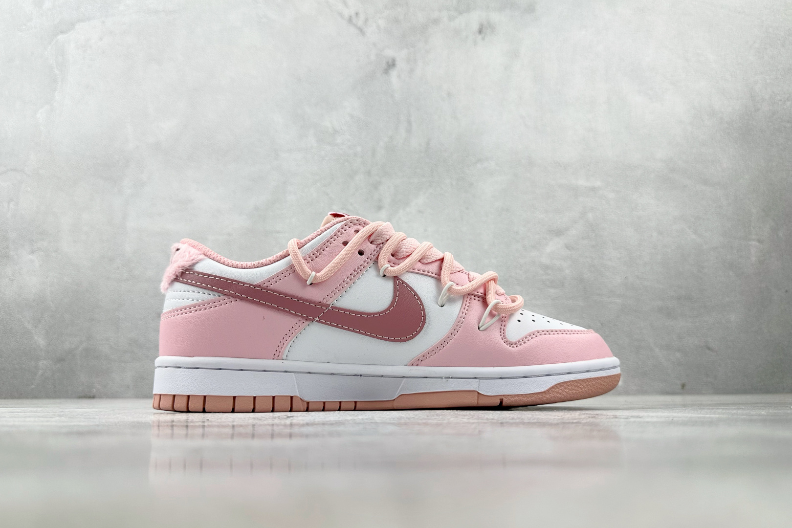 K13 
【定制球鞋】Nike Dunk 樱花粉

货号：DO6485-600（Team239-情人限定