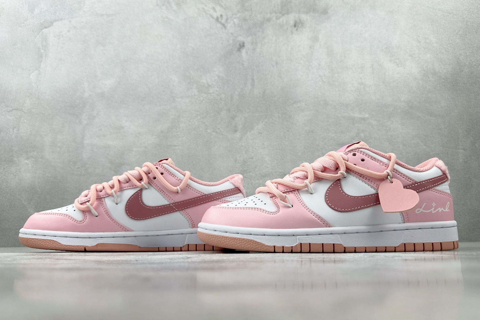 K13 
【定制球鞋】Nike Dunk 樱花粉

货号：DO6485-600（Team239-情人限定