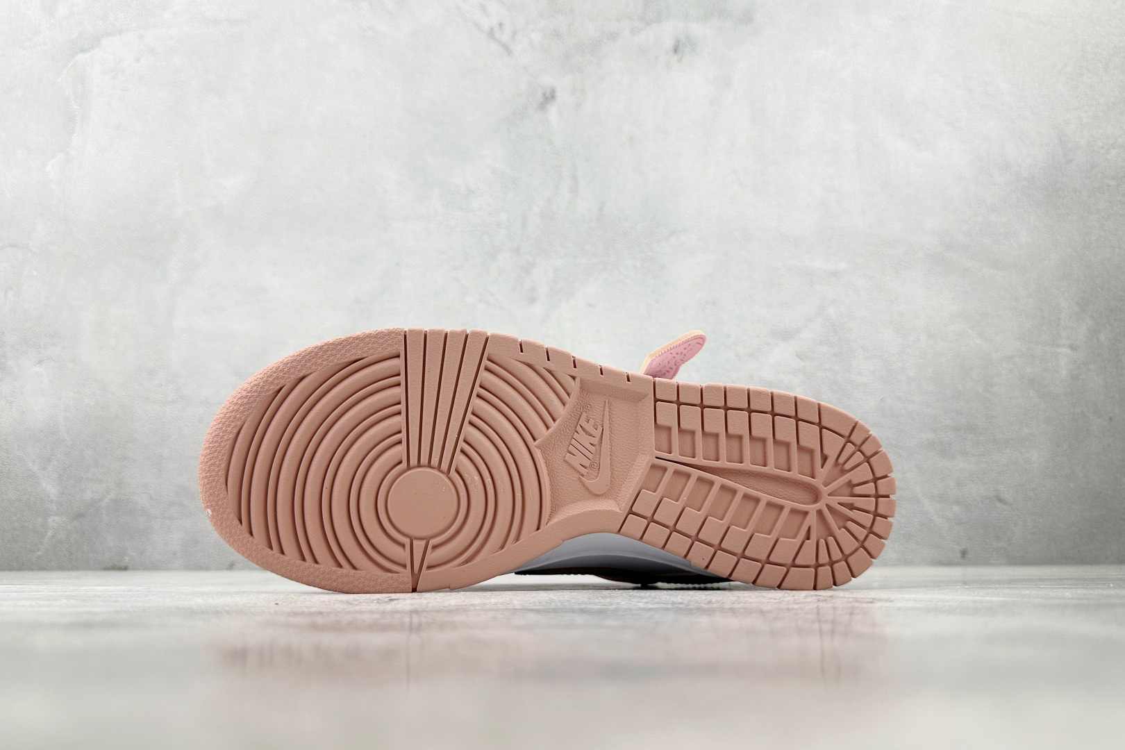 K13 
【定制球鞋】Nike Dunk 樱花粉

货号：DO6485-600（Team239-情人限定
