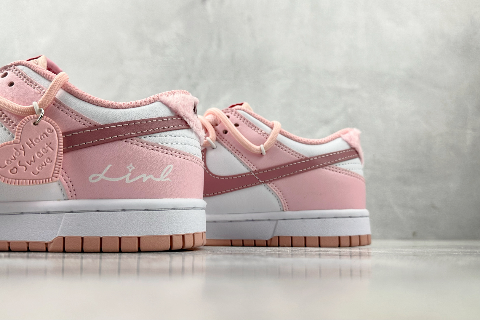 K13 
【定制球鞋】Nike Dunk 樱花粉

货号：DO6485-600（Team239-情人限定