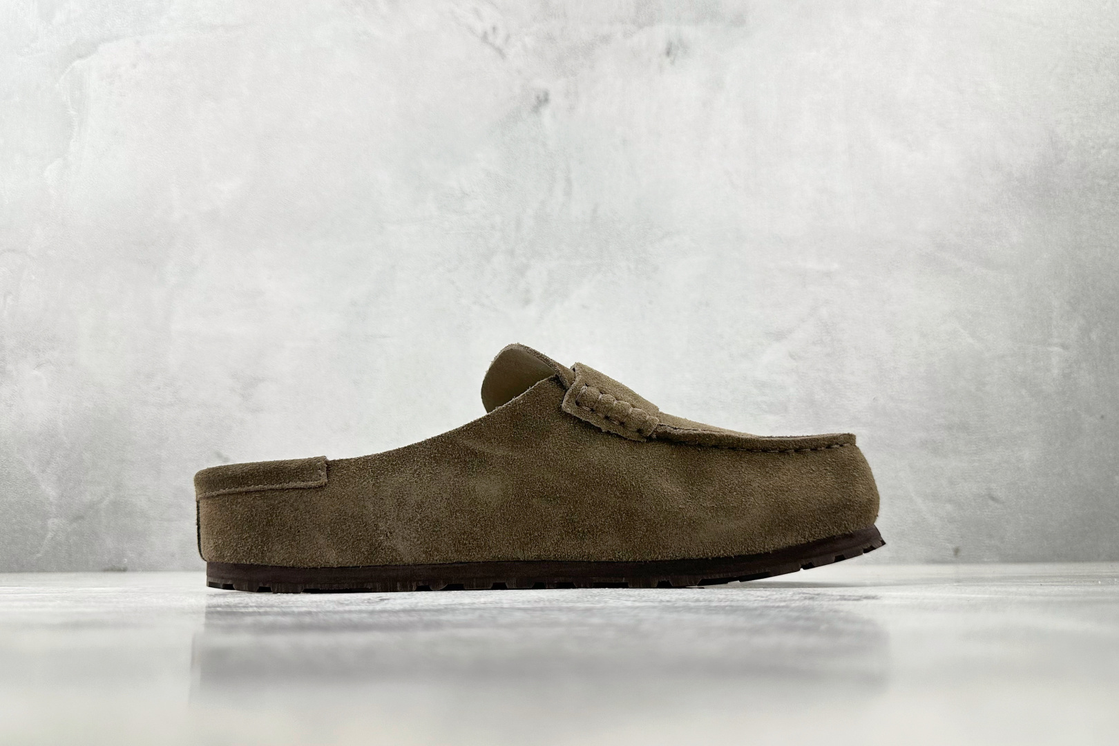 莞产 
Birkenstock Naples Wrapped 深灰色

货号：
尺码：36 36.5 3