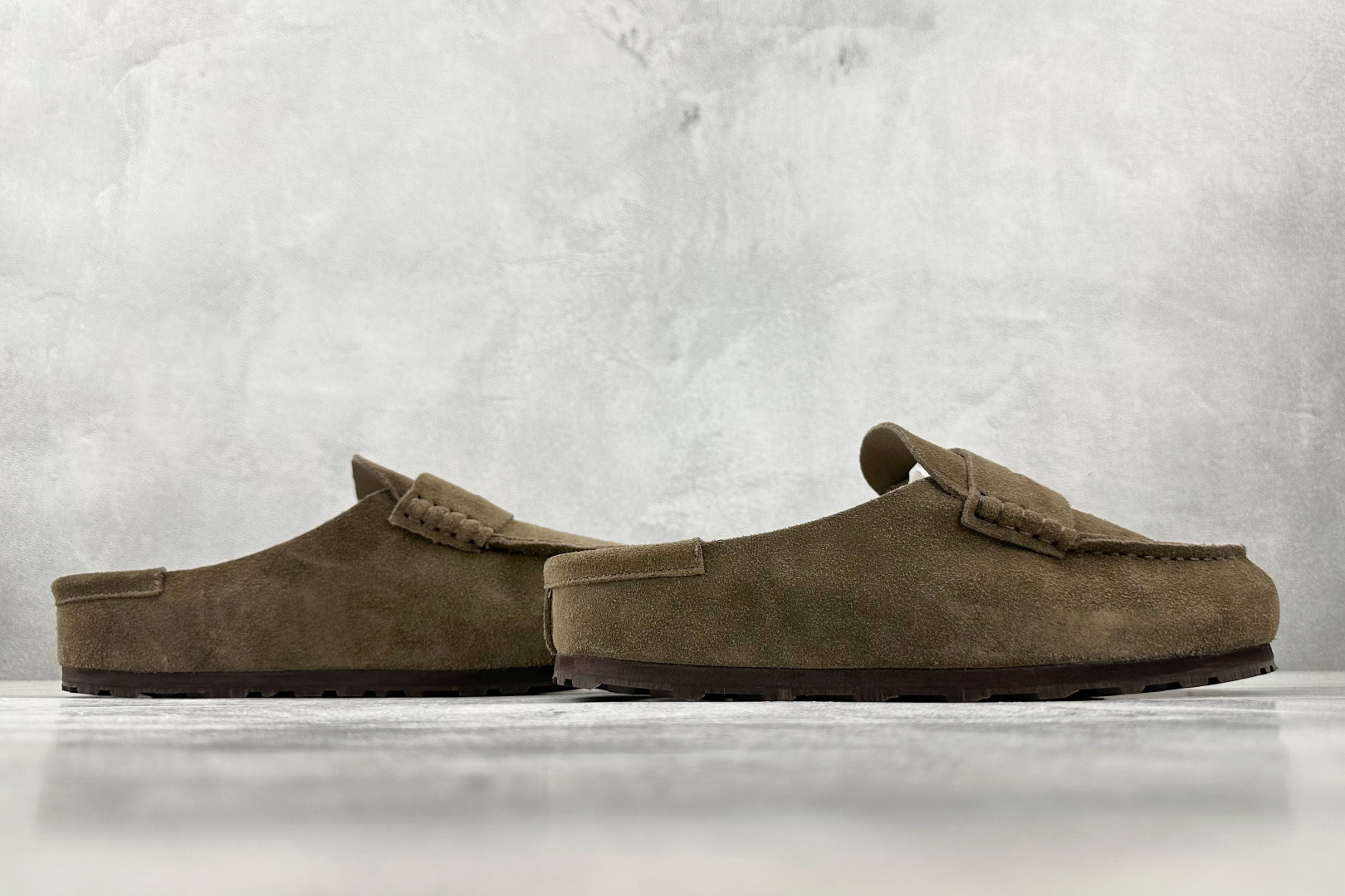 莞产 
Birkenstock Naples Wrapped 深灰色

货号：
尺码：36 36.5 3