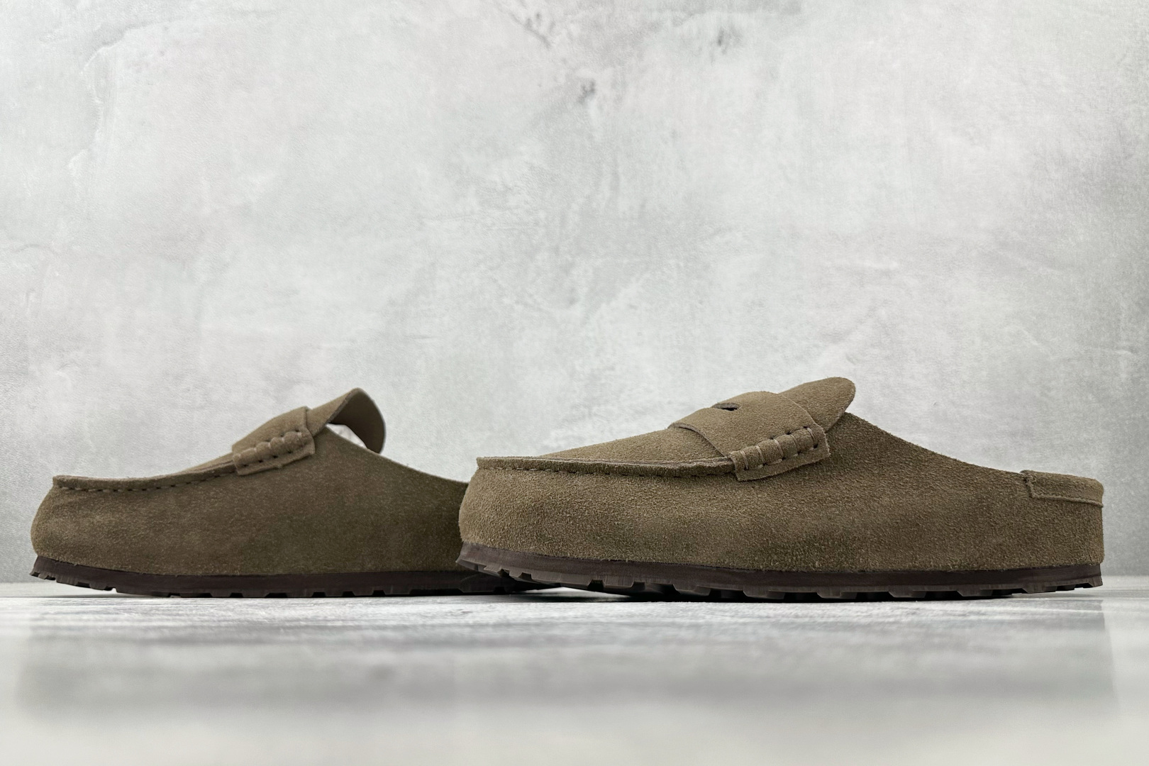 莞产 
Birkenstock Naples Wrapped 深灰色

货号：
尺码：36 36.5 3