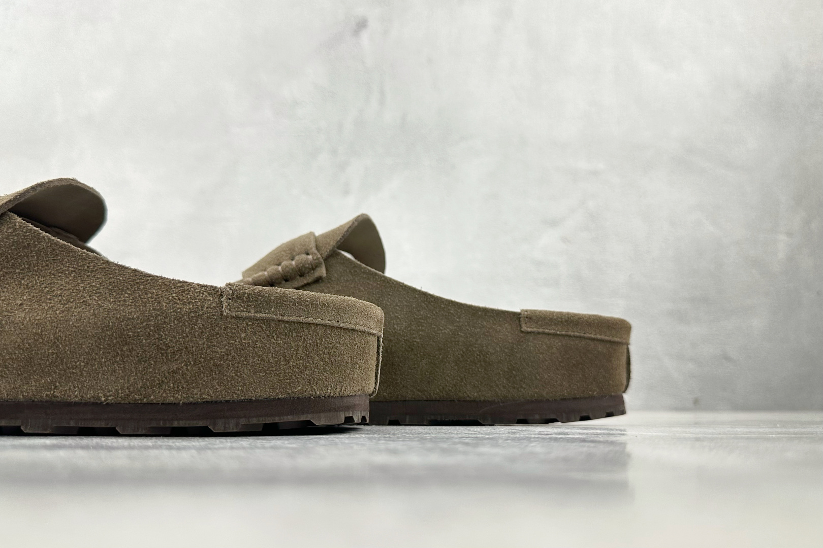 莞产 
Birkenstock Naples Wrapped 深灰色

货号：
尺码：36 36.5 3
