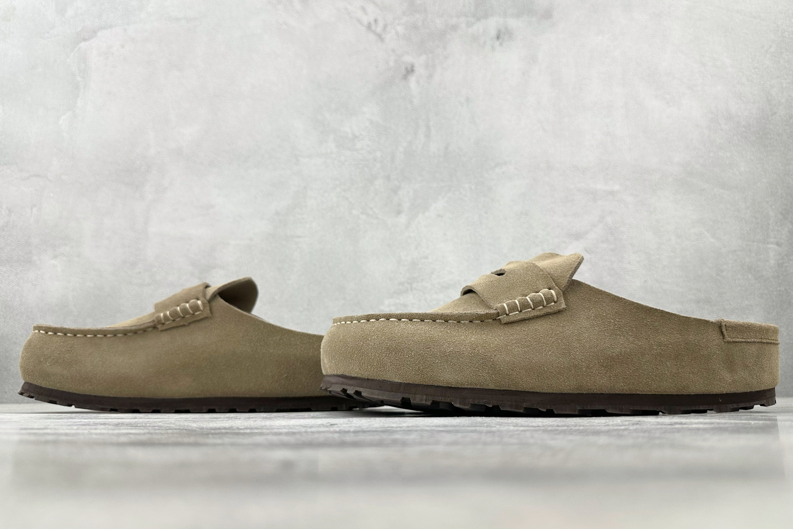 莞产 
Birkenstock Naples Wrapped 灰褐色

货号：
尺码：36 36.5 3