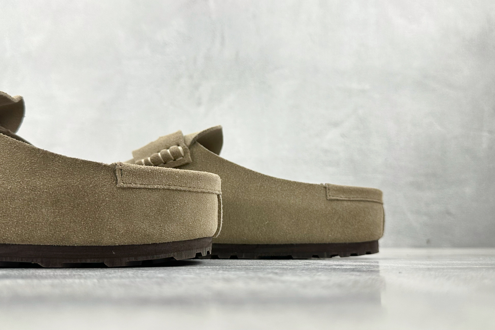 莞产 
Birkenstock Naples Wrapped 灰褐色

货号：
尺码：36 36.5 3