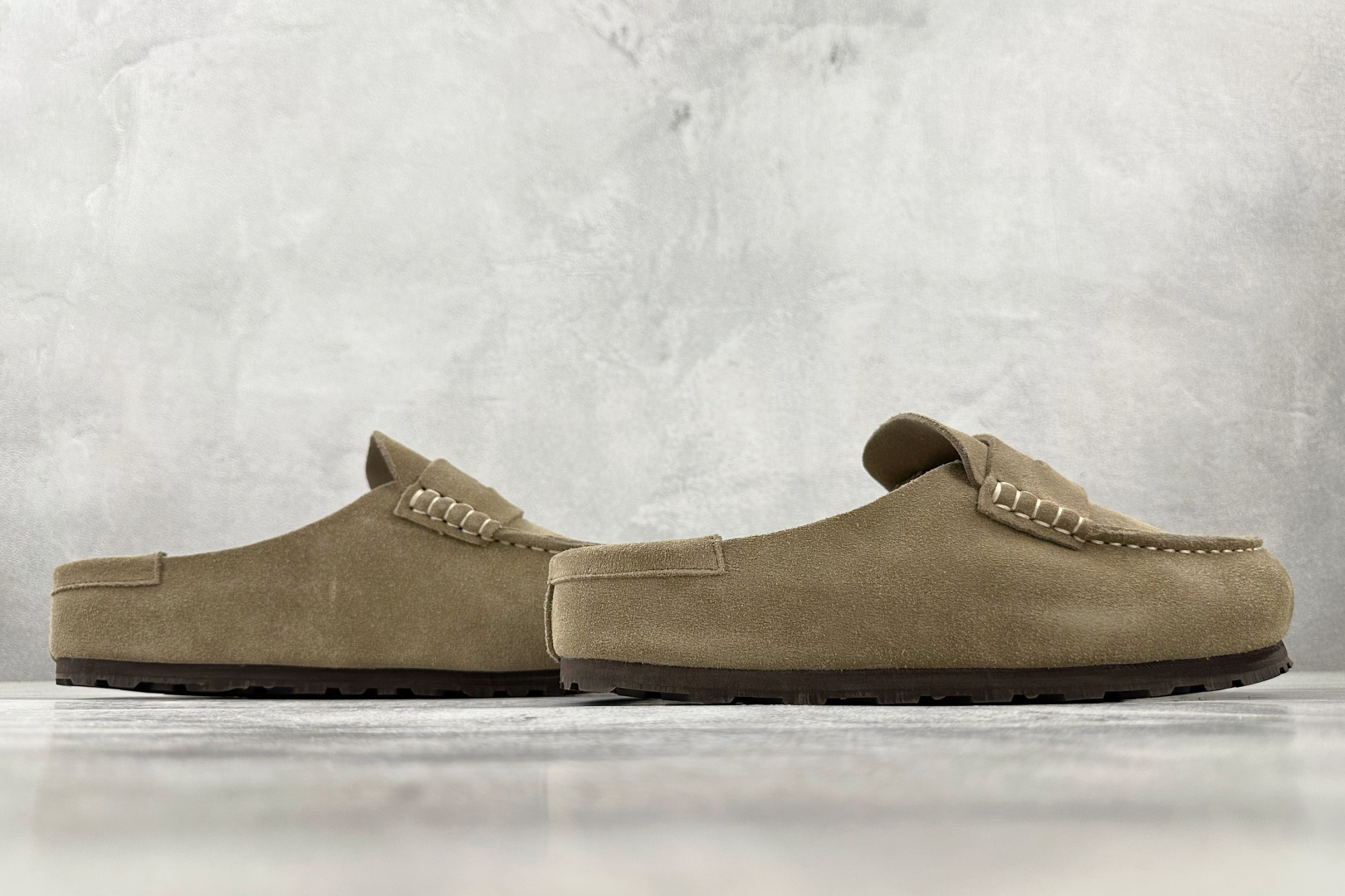 莞产 
Birkenstock Naples Wrapped 灰褐色

货号：
尺码：36 36.5 3