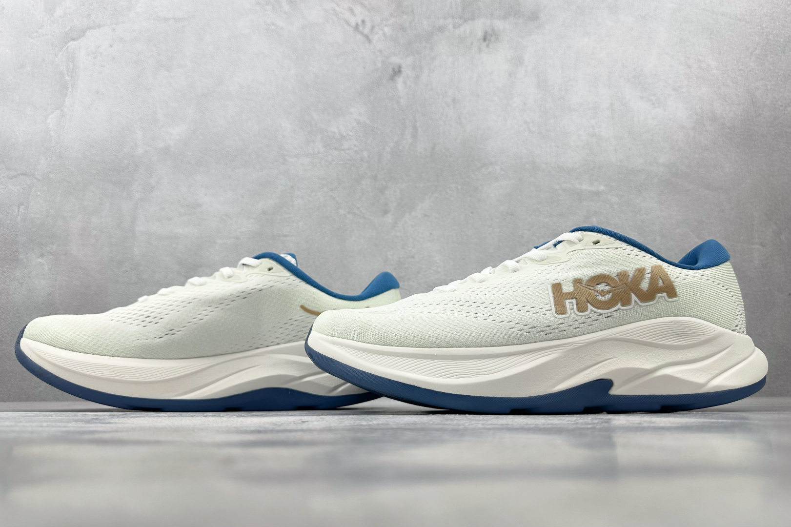 HOKA ONE ONE RINC4 白色 1155132-FTG