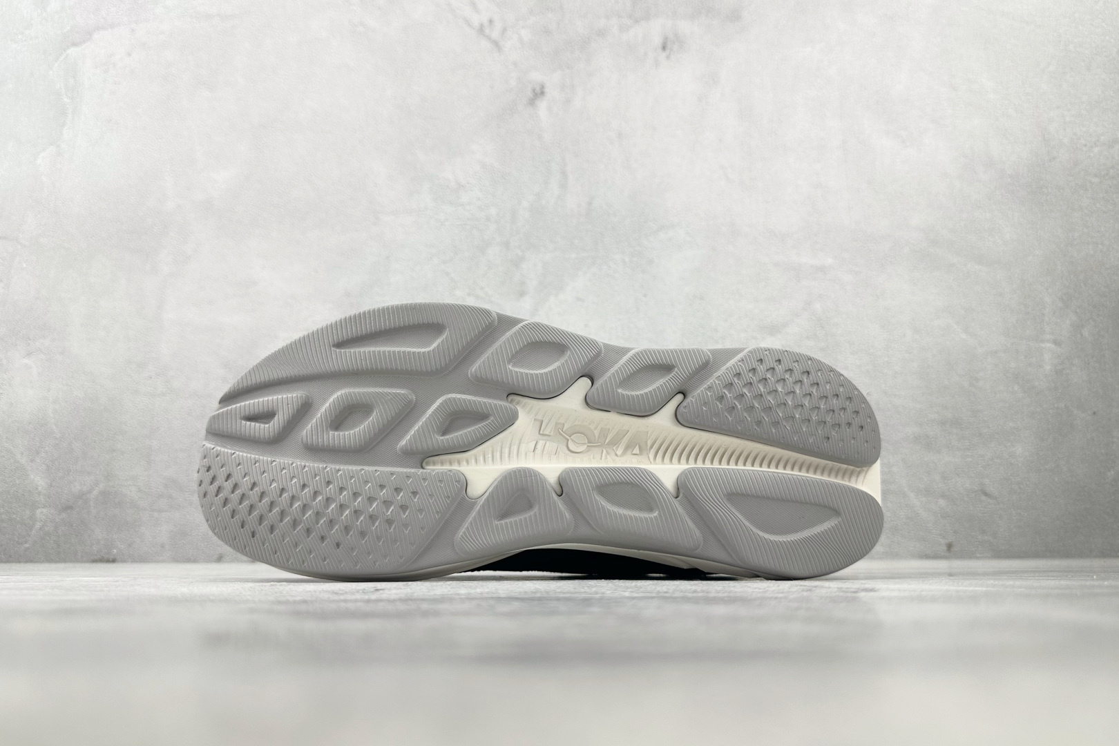 HOKA ONE ONE RINC4 黑白 1155130-bwht